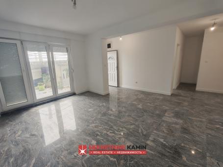 Jednosoban stan 57m2 sa dvorišnom terasom, Petrovac