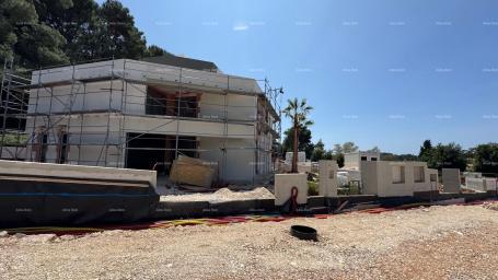 Kuća Prodaje se moderna vila u Rovinju