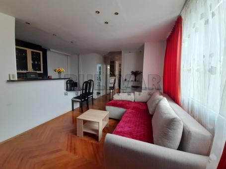 Izdaje se jednoiposoban stan u strogom centru, 42m2