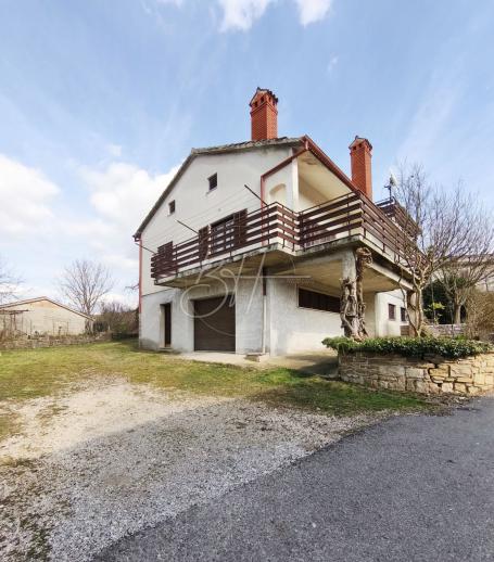 Okolica Pazina - velika obiteljska kuća 