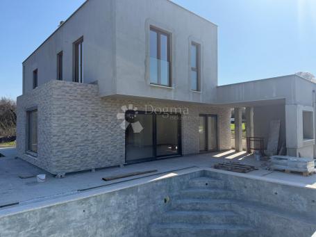 NOVOGRADNJA, KUĆA SA BAZENOM NA OSAMI, okolica Labina
