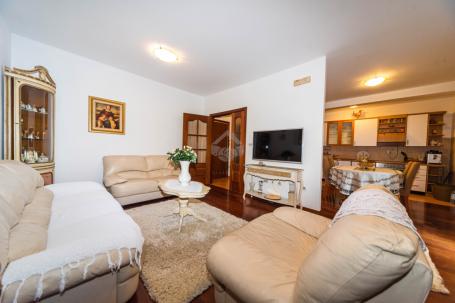 Trosoban stan 100m2 + garaža, Gorica C - Podgorica
