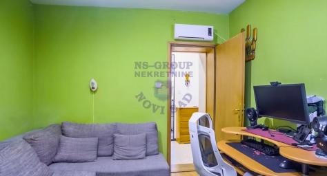 65m2 Trosoban stan na Bulevaru  Oslobođenja