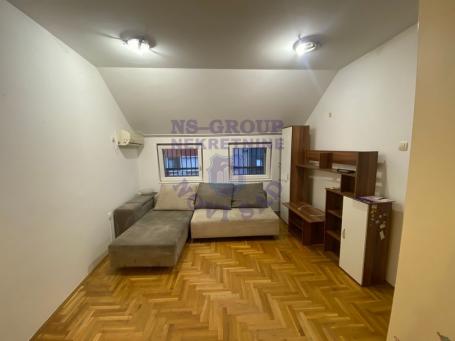 Bulevar Oslobođenja dvoiposoban stan, 51m2