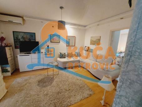 Izdaje se stan kao poslovni prostor, kod Doma Zdravlja i Delte, 66m2