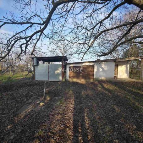 Vikendica, fantastičan plac. 