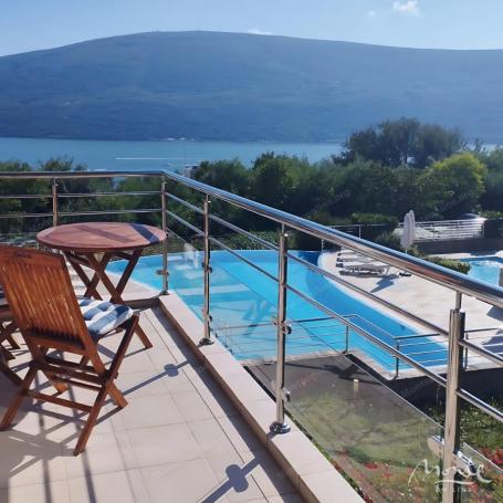 Ekskluzivni apartmani s panoramskim pogledom na more u Đenovićima
