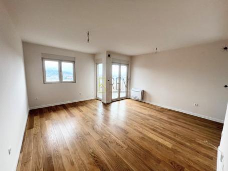 Prodajemo- dvosoban stan 71 m² sa garažom, Central Point