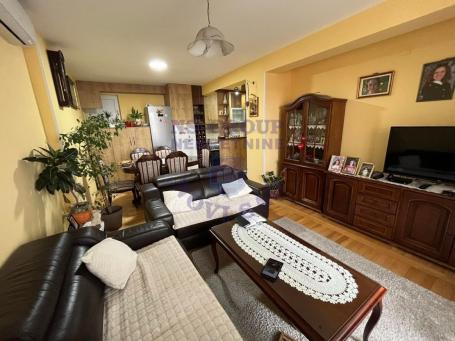 Bulevar Oslobođenja trosoban stan 69m2
