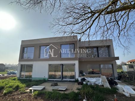 Poreč, okolica - trosobni stan sa krovnom terasom, 90 m2 - PRILIKA
