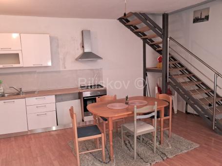 Trogir, blizina centra dugoročan najam