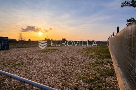Zadar, Paljuv, ograđeno građevinsko zemljište 980 m²