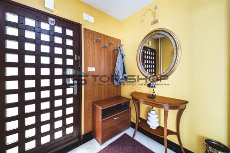 PANTOVČAK -odličan 5 soban stan + garsonjera sa garažom i vrtom površine 207 m2