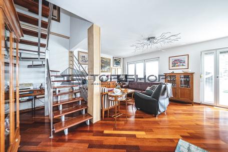 PANTOVČAK -odličan 5 kuća stan + garsonjera sa garažom i vrtom površine 207 m2