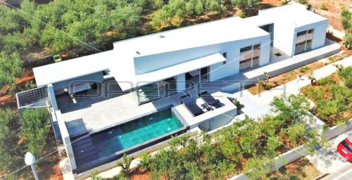 Vis Kut, nova dizajnerska villa s bazenom i pogledom na more