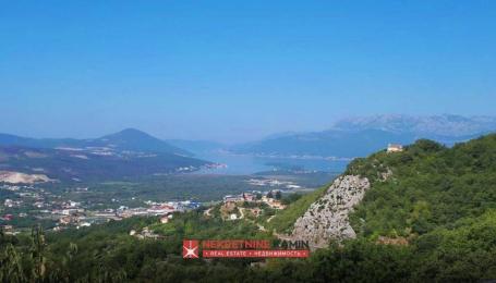 Porodična kuća sa prostranim imanjem, Grbalj, Kotor