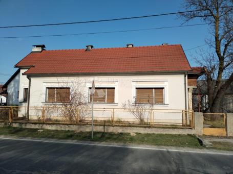 Prostrana kuća s velikim dvorištem i zemljištem - Sv. Ivan Žabno