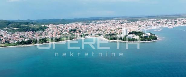 Vodice - prostran moderan stan 165,37m2 s bazenom, novogradnja