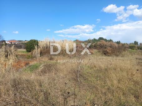 ISTRA, PULA - Veliko građevinsko zemljište u poslovnoj zoni Šijana 2900 m2