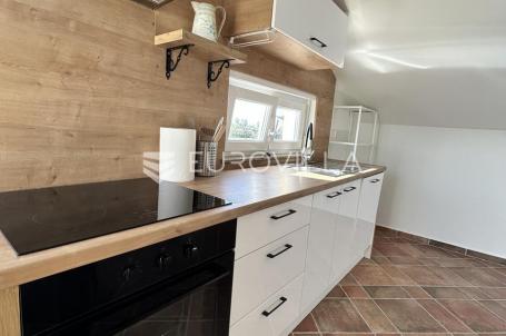 Zadar, Diklo, uređen dvosobni stan na drugom katu, 74 m²