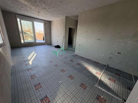 Troiposoban stan u izgradnji, moderna vila, prostrana terasa + gratis parking!