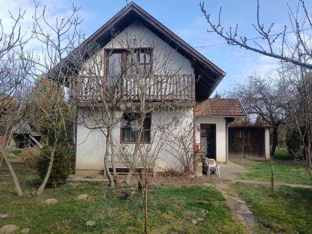 Imanje s dva jezera i kućama na 23.755 m²!