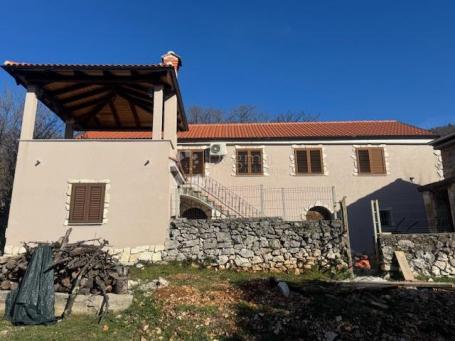 SAMOSTOJEĆA PRIMORSKA KUĆA