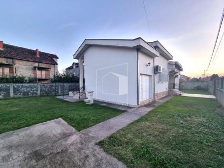 Namještena kuća, 400m2, Zlatica, Podgorica