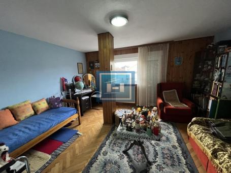 Velika kuća 200m² na mirnoj lokaciji – idealna za veću porodicu