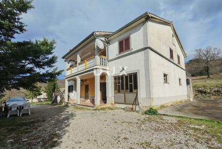 ISTRA, BOLJUN - Kuća s dva stana u srcu Istre