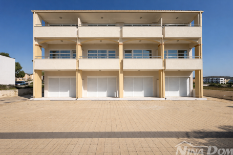 Potencijalni Mini Hotel / Apartmanska zgrada – Sukošan 70 m od mora