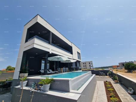 House For sale: Luxury villa in Medulin – 100 m from the sea