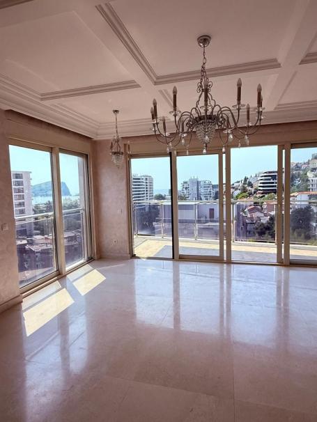 Ekskluzivni penthaus 326 m² sa privatnim bazenom i krovnom terasom – Centar, Budve