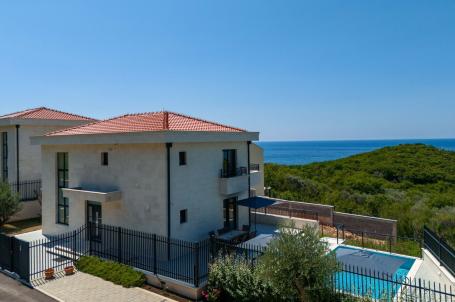 Budva, Reževići – Nova Luksuzna Vila sa Pogledom na More i Bazenom