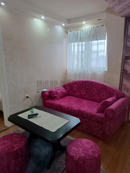 Izdaje se dvosoban stan na Bulevaru Nemanjića, 40m2!