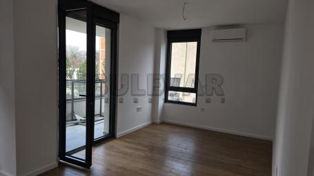 Izdaje se poslovni prostor kod Vojne bolnice, 63m2