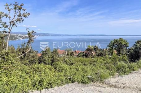 Opatija, Volosko, tri stana 139 m² s panoramskim pogledom na more i prostranim vrtom