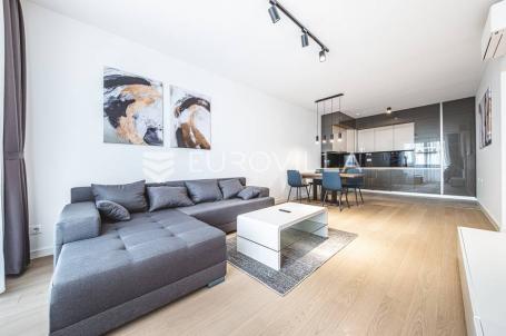 Zagreb, Heinzelova, VMD novogradnja, trosoban stan 92 m² 2 garažna mjesta