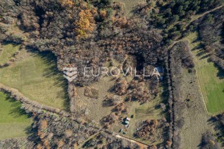 Istra, Pazin, Građevinsko zemljište za izgradnju stambeno, gospodarskog objekta 399 m²
