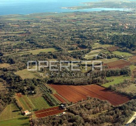 Građevinski teren okružen prirodom – idealno za premium vile 