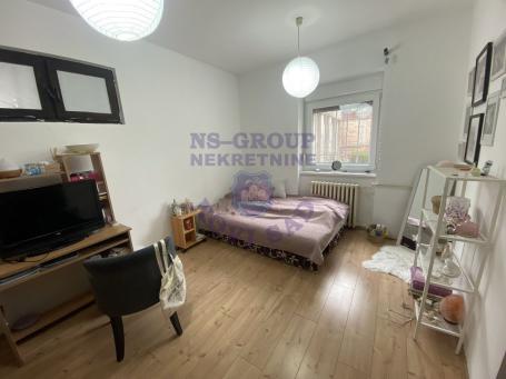 Odlična prilika! Dvoiposoban stan kod pozorišta, 52m2 + 20m2 terase