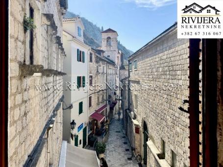 Luksuzno renoviran stan na prodaju Stari grad Kotor