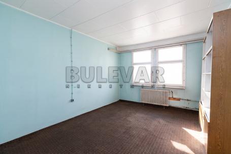 Izdaje se poslovna zgrada 837m2, na periferiji Niša
