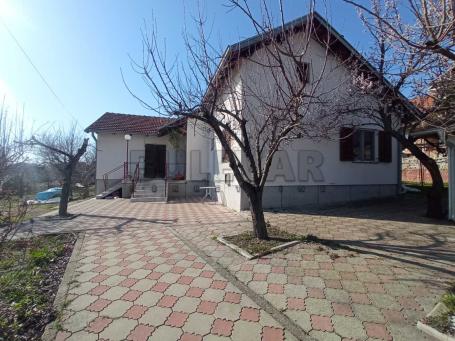 Izdaje se kuća kao poslovni prostor na Viniku, 200m2