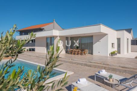 ŠIBENIK, BILICE – Novogradnja s bazenom 8x4 na parceli 1000 m²