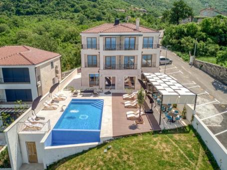 Luksuzna vila sa bazenom i panoramskim pogledom na more – Tudorovići, Budva