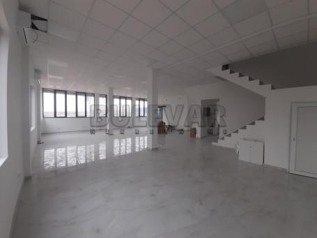 Izdaje se ekskluzivna poslovna zgrada u blizini Istok-Niš, 1.200m2