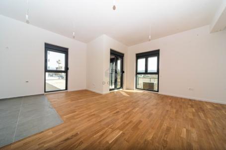 Jednosoban stan 50m2 + dvorište 20m2 + parking, Zabjelo - Podgorica