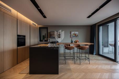 Novigrad, moderan stan 100m2 sa predivnim pogledom na more!