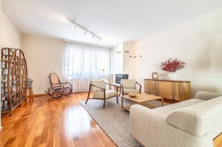 Zagreb, Vrapče, Moderna obiteljska kuća 239,79 m², terasa, dvorište, parking